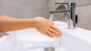 C&acirc;nd vor avea bucureștenii apă caldă din nou? Mii de blocuri sunt afectate de avarie