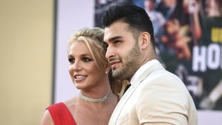 VIDEO- Britney Spears divorțează de soțul său, Sam Asghari, după un an de căsnicie. Vedeta are în spate o echipă de avocați care să o reprezinte în proces
