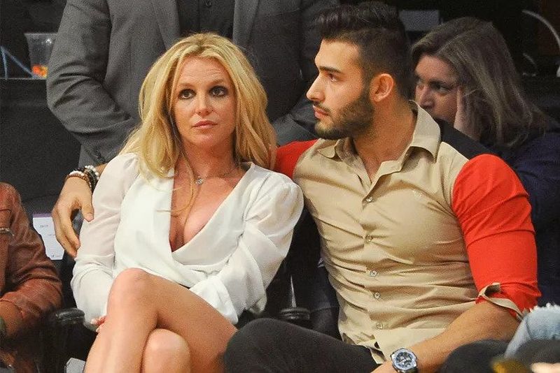 Britney Spears divorțează de soțul său, Sam Asghari, după un an de căsnicie. Vedeta are în spate o echipă de avocați care să o reprezinte în proces