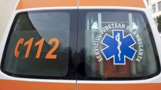 O persoană a decedat după ce a căzut de la etajul spitalului Roman