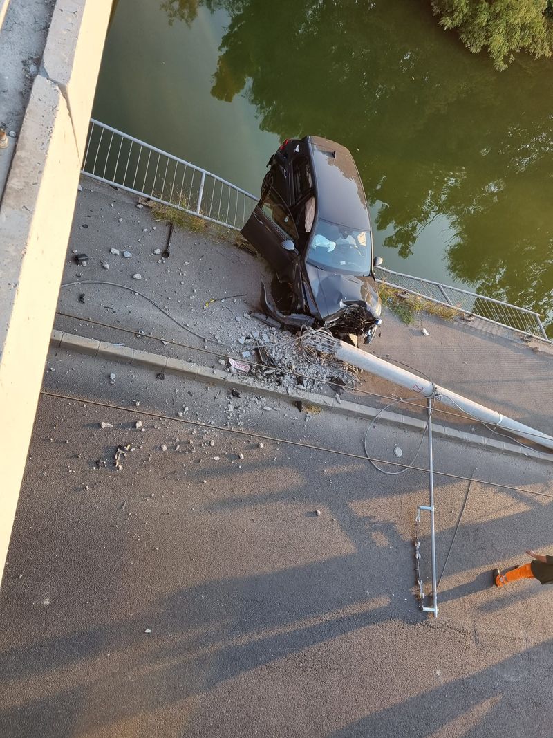 Accident produs de un "șofer" minor.