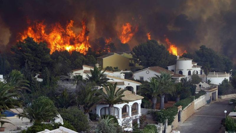 Locuitorii din La Esperanza au fost sfătuiți să rămână în casă pentru a se proteja de riscurile de inhalare a fumului.