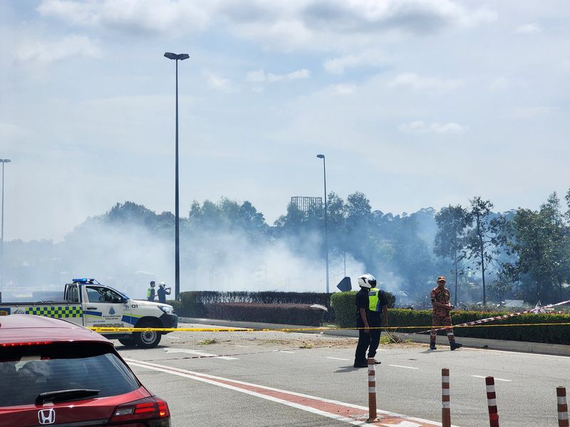 VIDEO. Un avion privat s-a prăbușit pe o șosea plină de mașini