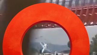 VIDEO. Un avion privat s-a prăbușit pe o șosea plină de mașini