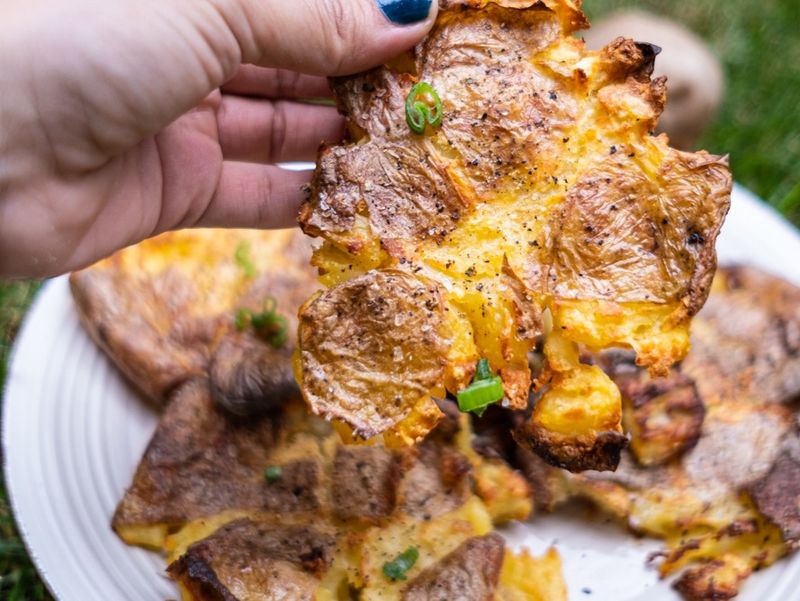 Ziua Cartofului. Rețetă de cartofi zdrobiți