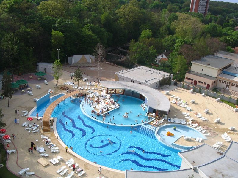 Apa termală de la Baile Felix nu este indicată pentru toată lumea.