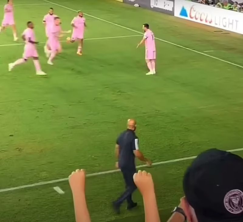 Cum a reacționat bodyguardul lui Messi când un suporter a vrut să-l pozeze pe superstar