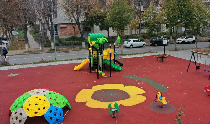 Prefectul Municipiului Bucureşti, Rareş Hopincă a anunțat un plan de verificare a locurilor de joacă din București. 