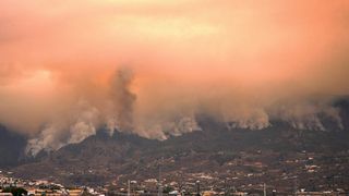 Mai mutle zone din Tenerife au fost evacuate