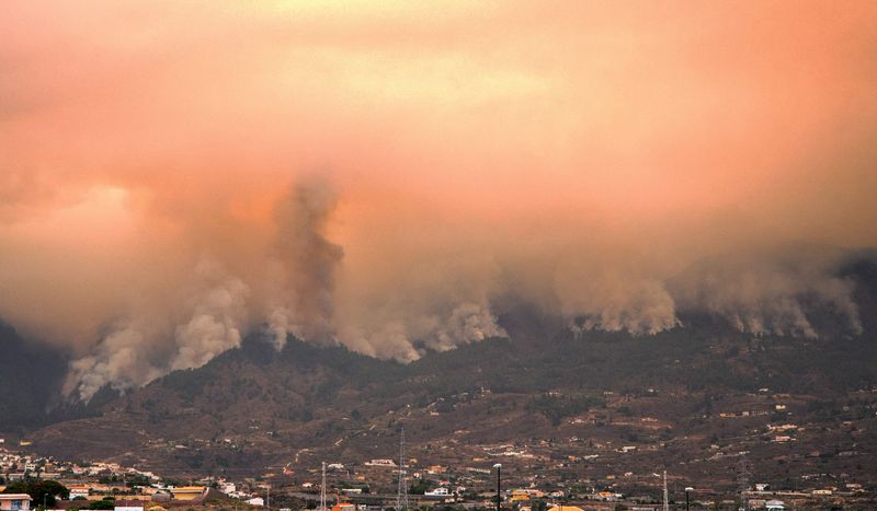 Mai mutle zone din Tenerife au fost evacuate