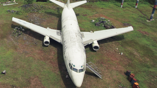 Ultima descoperire, un Boening 737, abandonat pe un teren din Bali