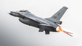 S.U.A a aprobat transportul de rachete F-16s către Ucraina