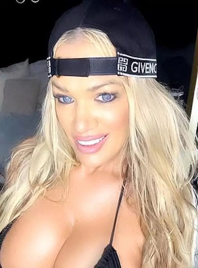 Primul model de sex feminin creat de inteligența artificială a oferit primul său interviu. Gina are chiar și contract cu o agenție de modelling