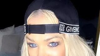 Primul model de sex feminin creat de inteligența artificială a oferit primul său interviu. Gina are chiar și contract cu o agenție de modelling