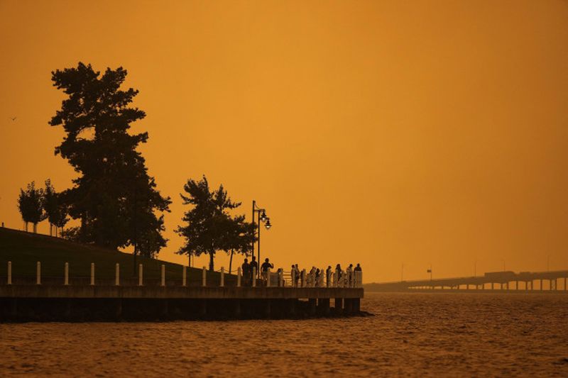 Canada, înghițită de incendiile devastatoare: „E ca un cimitir aici. Copacii sunt negri”