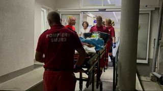 O mamă și-a aruncat copiii pe geamul unui hotel din Botoșani și a amenințat că se sinucide: &bdquo;Nu am vrut să le fac rău&rdquo;