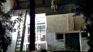 O mamă și-a aruncat copiii pe geamul unui hotel din Botoșani și a amenințat că se sinucide: &bdquo;Nu am vrut să le fac rău&rdquo;