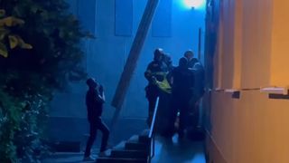 O mamă și-a aruncat copiii pe geamul unui hotel din Botoșani și a amenințat că se sinucide: &bdquo;Nu am vrut să le fac rău&rdquo;