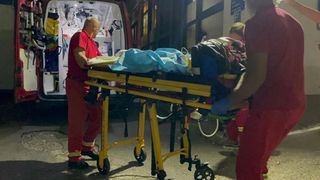 O mamă și-a aruncat copiii pe geamul unui hotel din Botoșani și a amenințat că se sinucide: &bdquo;Nu am vrut să le fac rău&rdquo;