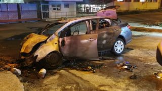 Accident grav în Ploiești. Doi tineri au sfârșit arși de vii, după ce mașina în care se aflau s-a izbit de un stâlp și a luat foc