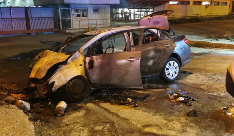 Accident grav în Ploiești. Doi tineri au sfârșit arși de vii, după ce mașina în care se aflau s-a izbit de un stâlp și a luat foc