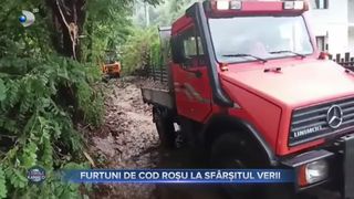 VIDEO- Furtuni de cod roșu la sf&acirc;rșitul verii. Vara extremelor se &icirc;ncheie cu extreme