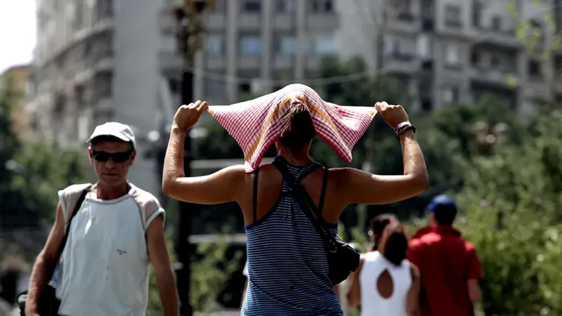 România se topește! Avertizarea de cod portocaliu a meteorologiilor a fost prelungită. Zonele care scapă de caniculă