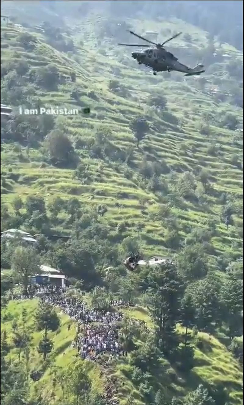 Intervenție de salvare în Pakistan - 6 copii blocați într-un telescaun deasupra prapastiei