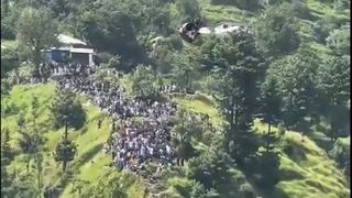 Intervenție de salvare &icirc;n Pakistan - 6 copii blocați &icirc;ntr-un telescaun deasupra prapastiei