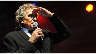 Toto Cutugno, îndrăgostit de România. A interpretat memorabil "Ciobănaș cu 300 de oi" în limba română - VIDEO