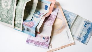 Curs valutar BNR azi, 23 august 2023. Euro și dolarul sunt &icirc;n creștere. La c&acirc;t au ajuns? - UPDATE