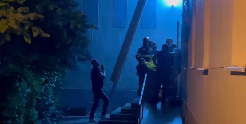 Medicii au stabilit că mama care și-a aruncat copiii de la fereastră, în Botoșani, a avut discernământ la momentul faptei. A fost reținută pentru 24 de ore