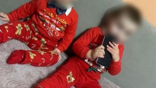 Medicii au stabilit că mama care și-a aruncat copiii de la fereastră, &icirc;n Botoșani, a avut discernăm&acirc;nt la momentul faptei. A fost reținută pentru 24 de ore