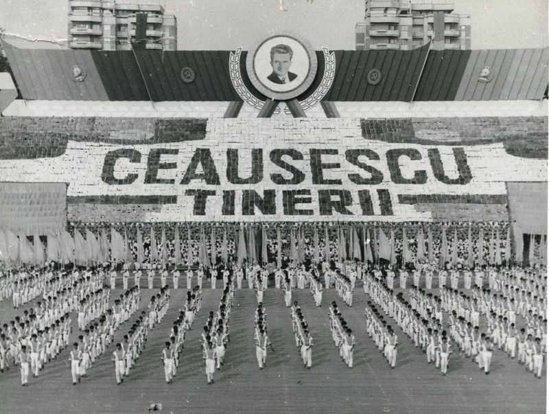 Imagine din timpul evenimentelor de 23 august, în comunism