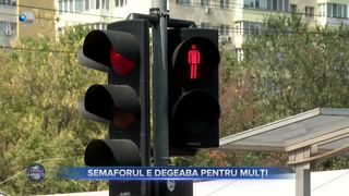VIDEO- Semaforul e degeaba pentru mulți. "De plictiseală" sau "Din obișnuință" sunt motivele pentru care oamenii aleg să traverseze pe roșu