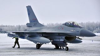 4 lucruri interesante despre avioanele F-16 trimise de SUA &icirc;n Ucraina