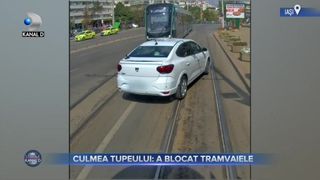 VIDEO- Culmea tupeului, a blocat tramvaiele. Un bărbat și-a oprit mașina chiar pe șina de tramvai