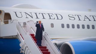 Donald Trump s-a prezentat la închisoarea din Fluton. Președintele american a fost fotografiat și amprentat în cel de-al patrulea dosar penal