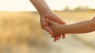 O femeie și un copil în vârstă de trei ani au fost răpiți de patru bărbați. Trei dintre aceștia au fost prinși