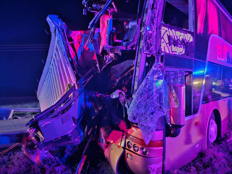 Autoritățile cercetează circumstanțele în care s-a produs accidentul.