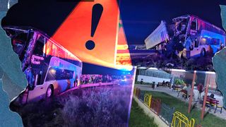 FOTO/ VIDEO- Plan roșu de intervenție în Brăila. Un autocar cu 72 de pasageri s-a răsturnat după ce s-a izbit de o remorcă parcată