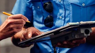 Un tânăr s-a urcat la volan sub influența băuturilor alcoolice, a omorât trei tineri și a accidentat încă trei