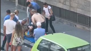 &bdquo;Am &icirc;nchis ochii și am sperat&rdquo;. Un bancher a salvat miraculos o fetiță de 4 ani care a căzut de la etajul 5 - VIDEO