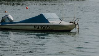 O barcă condusă de o femei drogată s-a răsturnat la Galați, &icirc;n Dunăre. Doi copii minori se aflau la bord