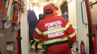 Patru copii din Țăndărei, &icirc;n stare gravă după ce mama lor i-ar fi spălat cu o substanță chimică pentru combaterea r&acirc;iei