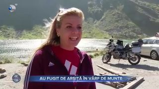VIDEO - Au fugit de arșită &icirc;n v&acirc;rf de munte. De la m&acirc;necă scurtă, au ajuns să poarte geci și căciuli