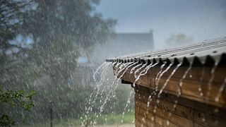 Avertizare meteo ANM de ploi și vijelii. Cod portocaliu &icirc;n mai multe județe din țară