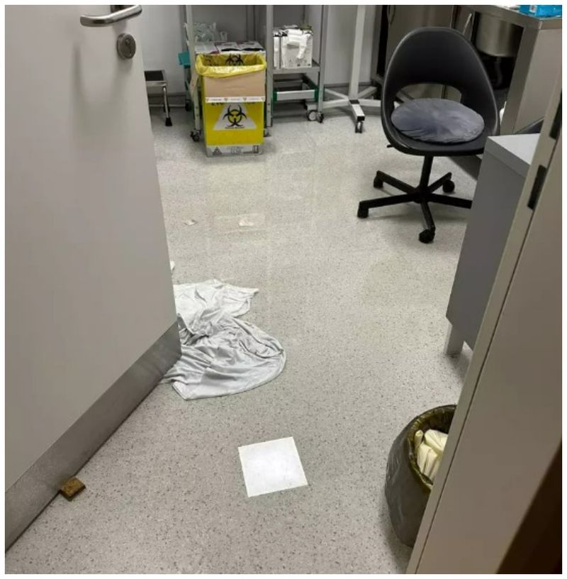 Șase pacienți care se aflau în secție au fost transferați încă din timpul nopții la Spitalul „Sfântul Ioan”.