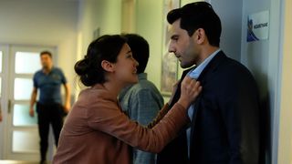 Ce spune Pinar Deniz despre finalul șocant al primului episod din &ldquo;Secrete de familie&rdquo; / &ldquo;Nimic nu este ce pare a fi și totul se poate schimba &icirc;ntr-o secundă&rdquo;