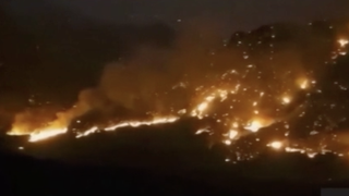 Pompierii rom&acirc;ni, trimiși &icirc;n lupta cu incendiile devastatoare, lăudați &icirc;n Grecia. ,,Suntem norocoși că sunt aici&rdquo;